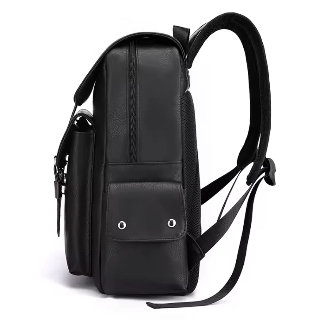 Vintage Backpack Messenger Bag with Buckle Closure – Timeless & Versatile Design