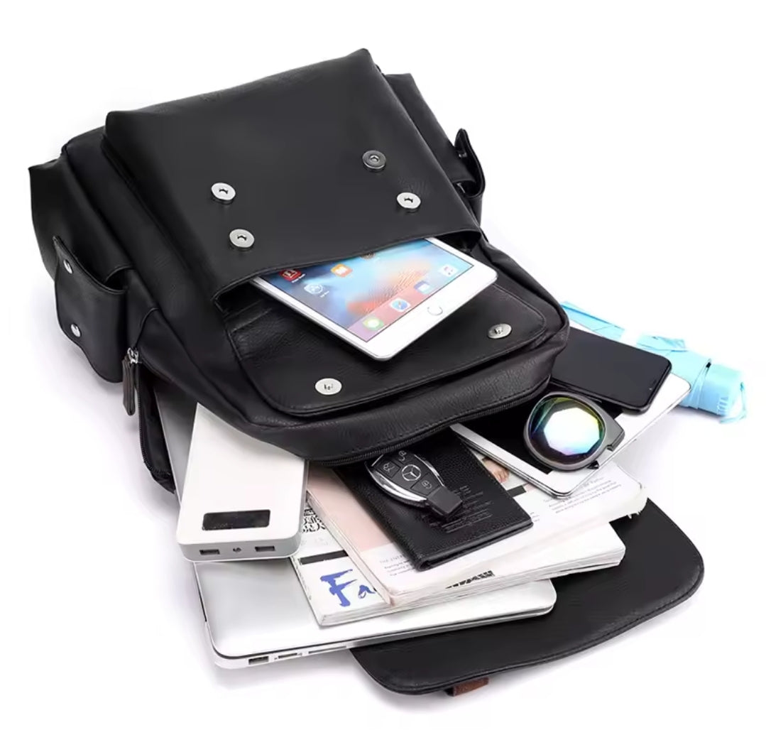 Vintage Backpack Messenger Bag with Buckle Closure – Timeless & Versatile Design