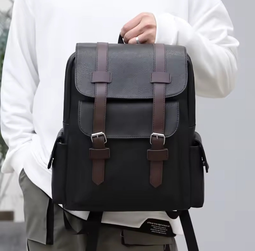 Vintage Backpack Messenger Bag with Buckle Closure – Timeless & Versatile Design