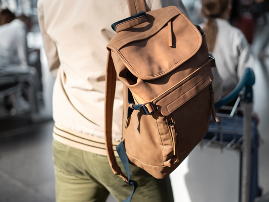 How to Stay Organized on the Go: Smart Bag Features That Matter