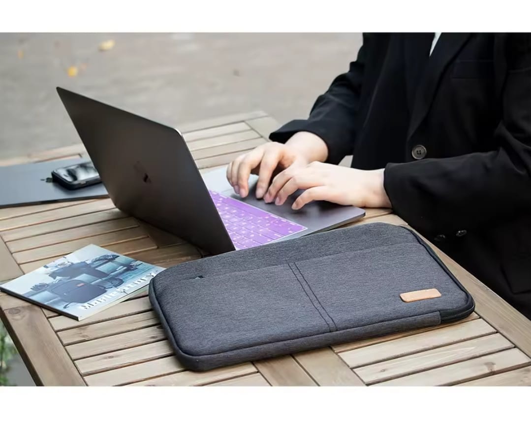 Classic Water-Resistant Laptop Sleeve with Extra Pockets – Slim & Protective Design